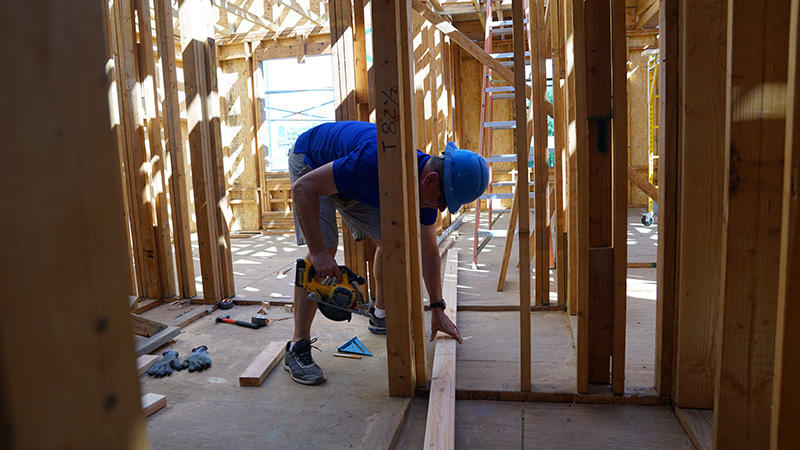 Cubic executive team works with Habitat for Humanity in San Diego